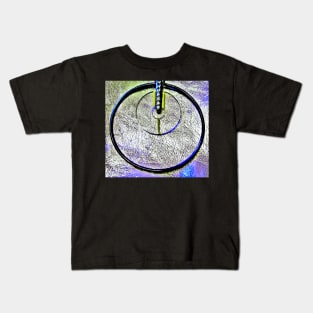 ART DECO GEOMETRIC PENDANT DESIGN , GOLD , SCI FI SPACE, FUTURISTIC Kids T-Shirt